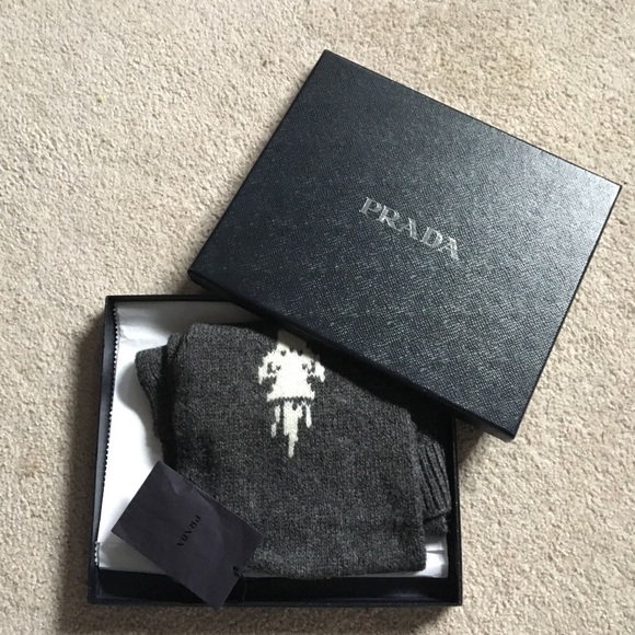 Prada 🧣✨ - Picture 2 of 5